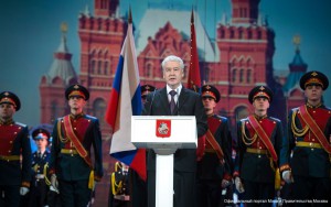 Мэр Москвы Сергей Собянин вручил кадетам флаг нашего города