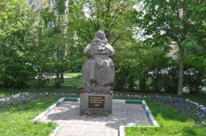 Памятник москвичам, погибшим при бомбежках на Хавской улице