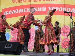 В "Коломенском" развернулся масштабный праздник русской национальной песни и пляски