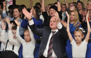 Зрители концерта «Примите наши поздравления» в гимназии "Эллада"
