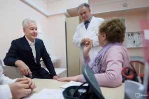 Собянин оценил пилотный проект дистанционной помощи пожилым пациентам