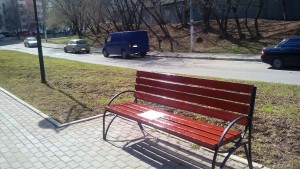 Отремонтированная скамейка в районе Москворечье-Сабурово