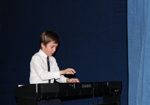 Фортепианный концерт юных исполнителей состоялся в актовом зале гимназии «Эллада».
