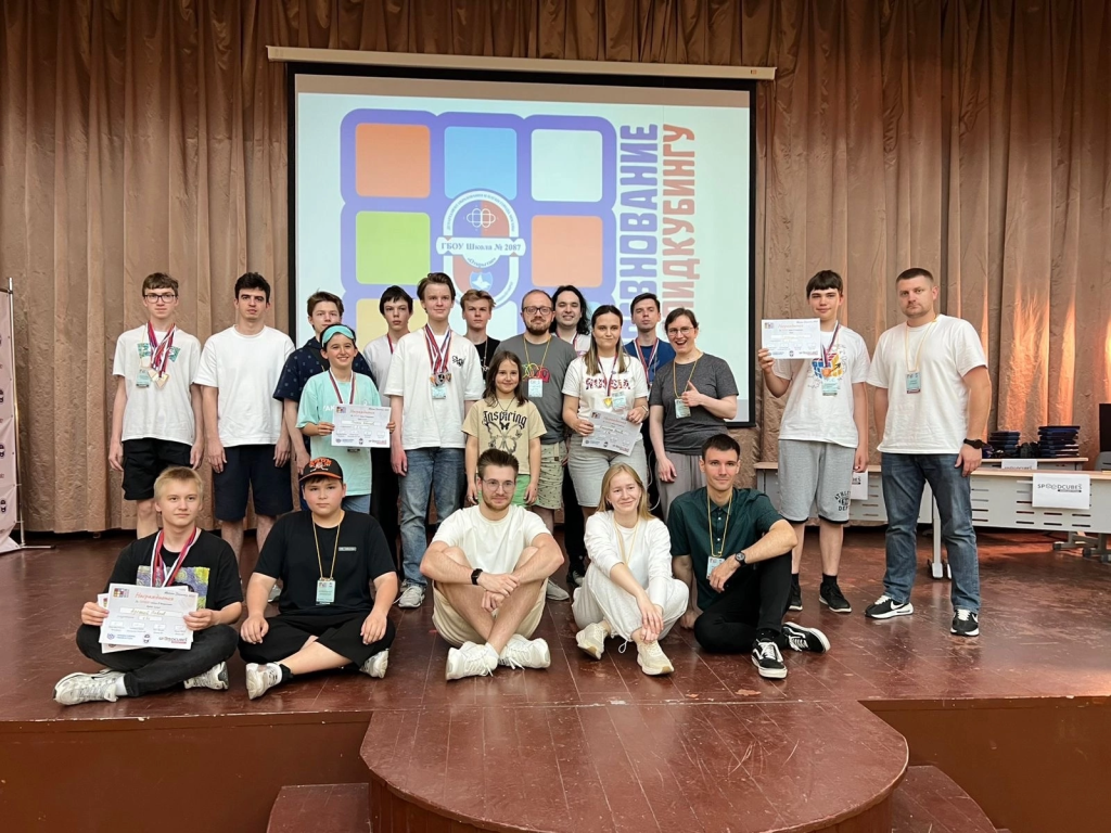 Ученик школы №1579 стал медалистом чемпионата по спидкубингу. Фото: официальная страница учреждения в социальных сетях