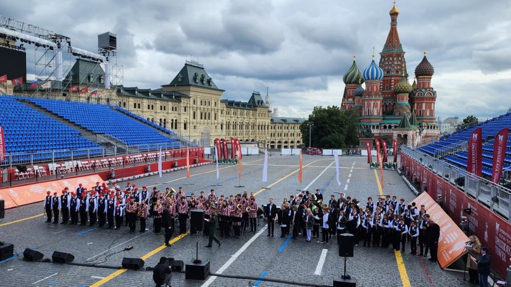 Духовой оркестр ДШИ имени Святослава Рихтера принял участие в фестивале «Спасская башня детям». Фото: страница ДШИ имени Святослава Рихтера в социальных сетях