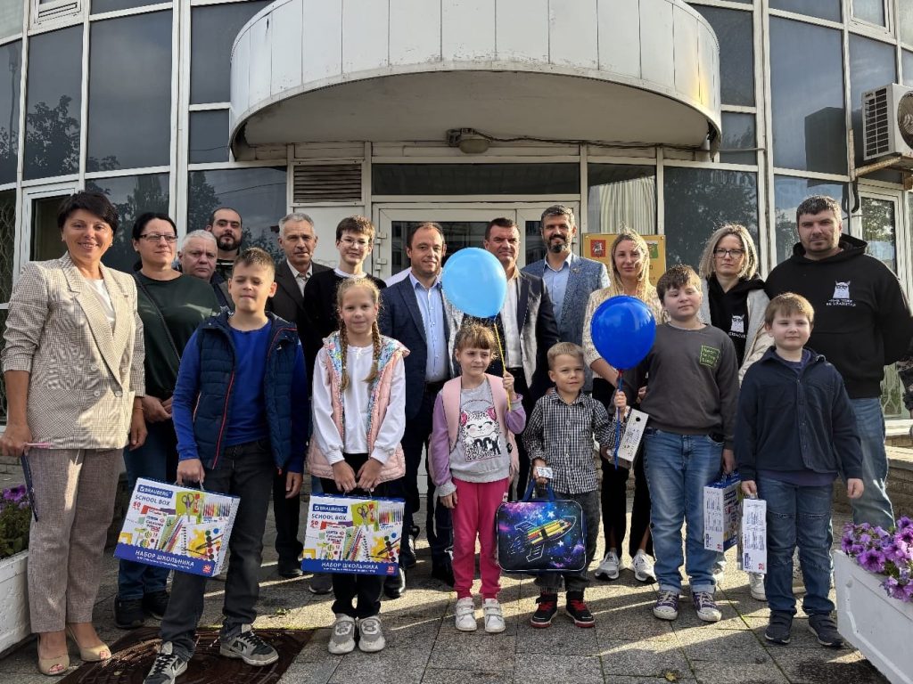 Жители Москворечья-Сабурова приняли участие в акции «Собери ребенка в школу». Фото: страница управы района Москворечье-Сабурово в социальных сетях.