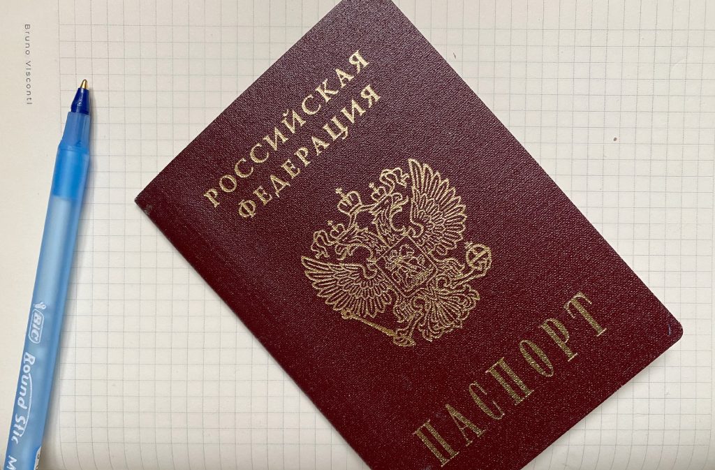 Губернатор Севастополя Михаил Развожаев поблагодарил Москву за современный формат голосования. Фото: Анна Быкова, «Вечерняя Москва»