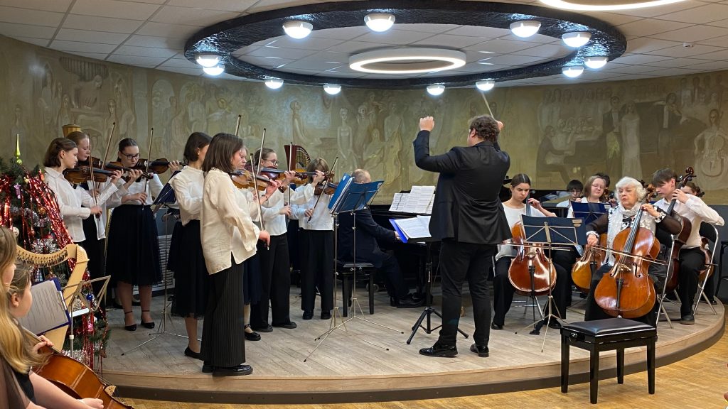 Концерт отделения струнных инструментов состоялся в ДШИ имени Святослава Рихтера. Фото: страница ДШИ имени Свчтослава Рихтера в социальных сетях