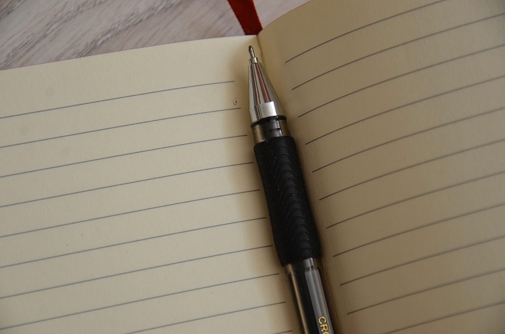 Лекцию о фармацевтической грамотности провела в школе №2000 студентка РУДН имени Патриса Лумумбы. Фото: Анна Быкова, «Вечерняя Москва»