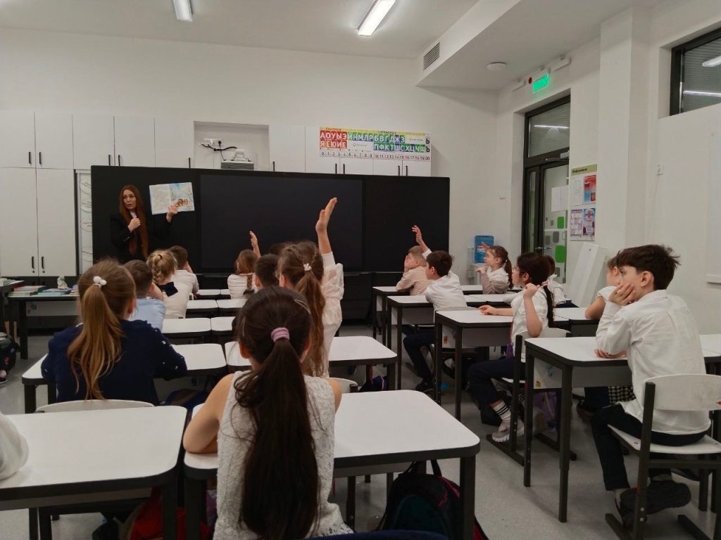 Встреча с писательницей прошла в школе №1579. Фото: страница школы №1579 в социальных сетях