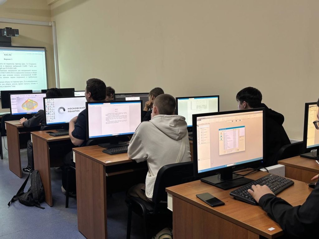 Ученики школы №2000 продолжают подготовку к участию в конкурсе. Фото: страница школы №2000 в социальных сетях