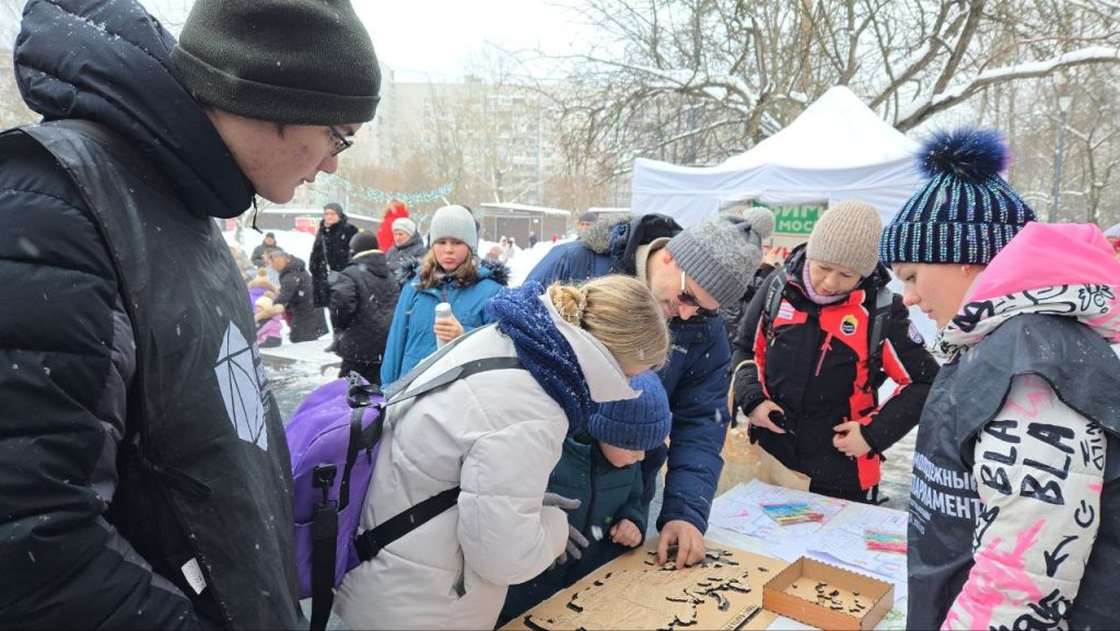 Активисты Молодежной палаты района Москворечье-Сабурово провели интерактивную акцию. Фото: страница управы района Москворечье-Сабурово в социальных сетях