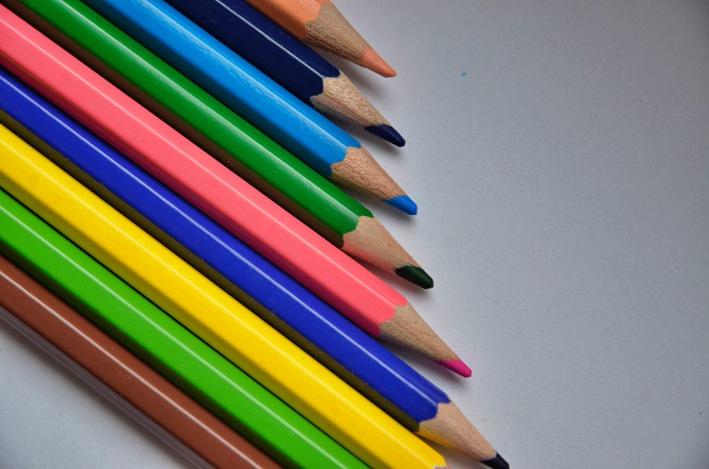 Активисты Молодежной палаты Москворечья-Сабурова организуют мастер-класс. Фото: Анна Быкова, «Вечерняя Москва»