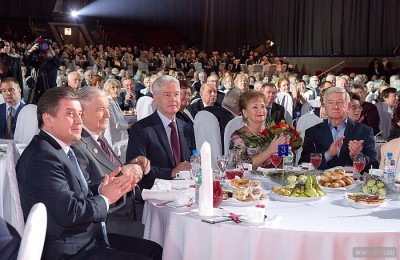 Мэр Москвы Сергей Собянин принял участие в концерте и поздравил супружеские пары