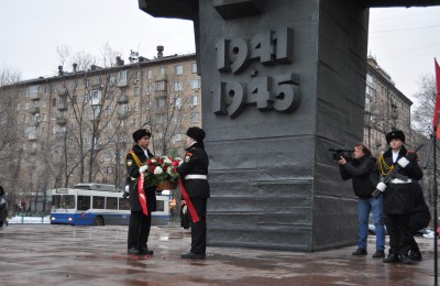 В честь годовщины битвы под Москвой в ЮАО прошел митинг памяти