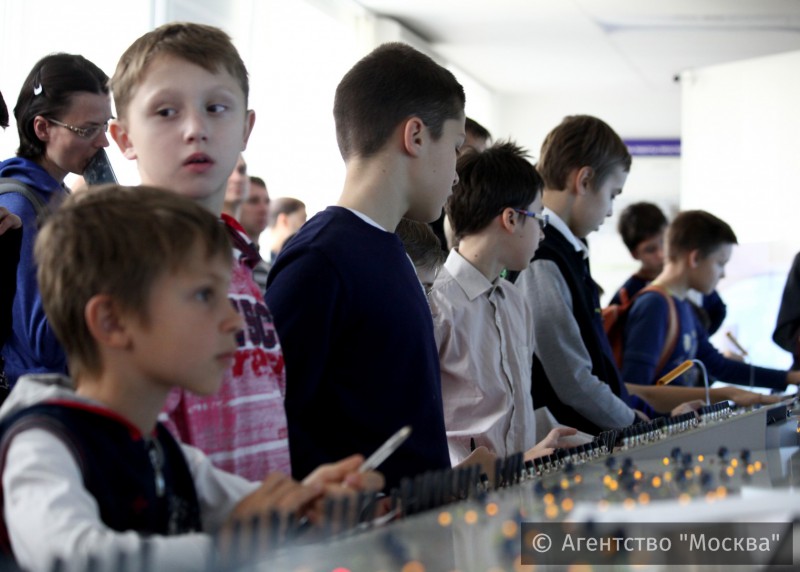 Москвичи школьники. Варианты досуга. Поливер для школьников. Центральное бюро школьных экскурсий г Москве в.