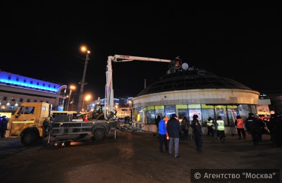 В Москве продолжается снос незаконных павильонов