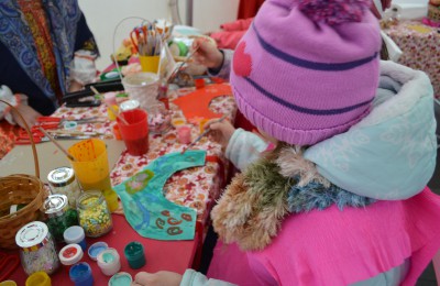 Мастер-класс по изготовлению народных костюмов смогли посетить жители ЮАО на праздновании Масленицы в «Садовниках»