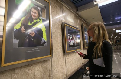 В столичной подземке к 8 Марта открыли фотовыставку «Женщины рулят!»