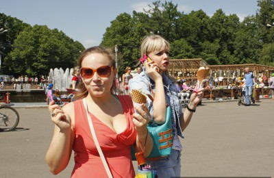 Каждый житель Москвы в среднем съедает около пяти килограммов мороженого в год