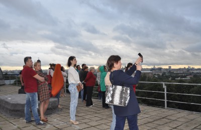 Увидеть панораму вечерней Москвы смогли посетители одного из культурных центров ЮАО