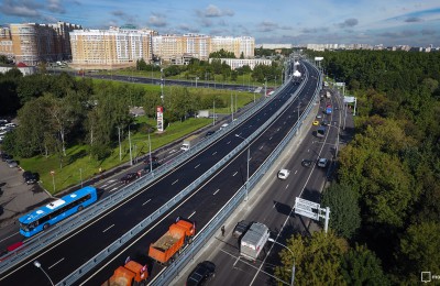 Эстакаду через железнодорожные пути Павелецкого направления в ЮАО откроют в следующем году