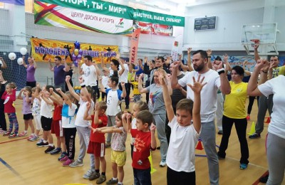 Спортивные состязания среди семей прошли в районе Москворечье-Сабурово