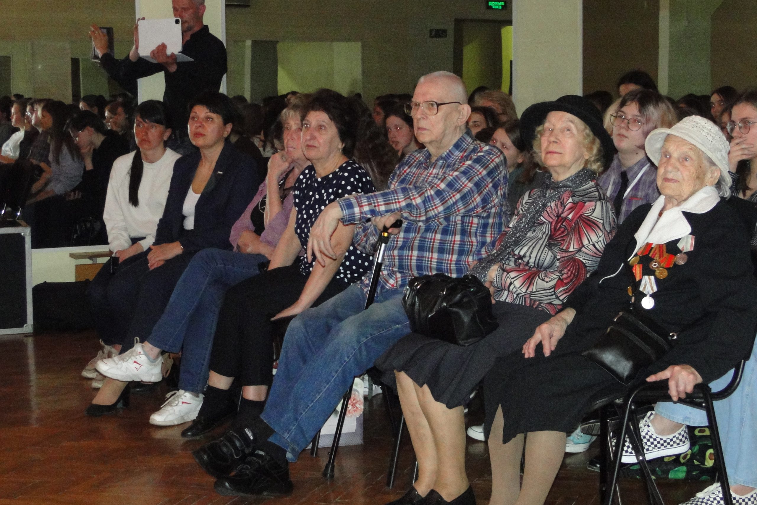 Продавец дождя спектакль нижний новгород театр драмы. Спектакль 1 апреля. Школьный спектакль. Спектакль 1 апреля. Театр doc.