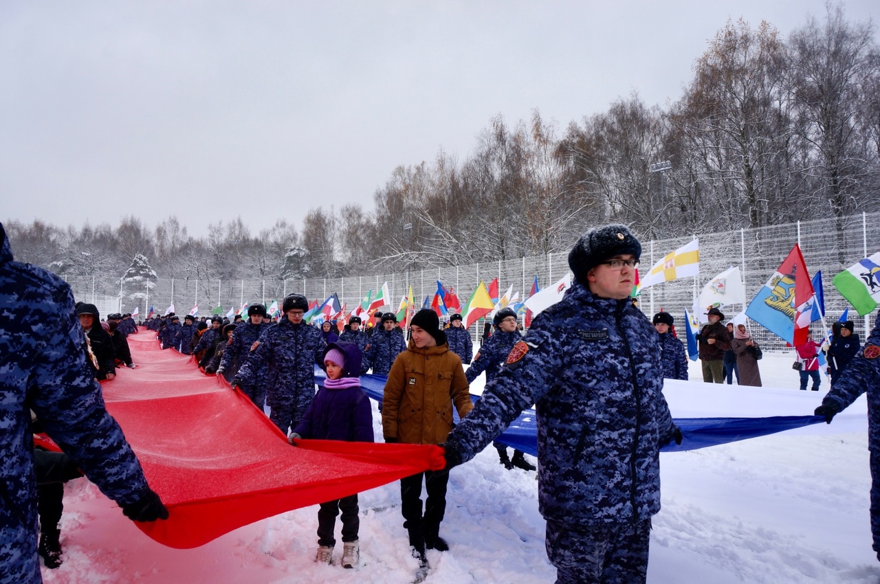 Сотрудники СЦ «Личность» приняли участие в патриотическом флешмобе. Фото: официальная страница СЦ «Личность» в социальных сетях