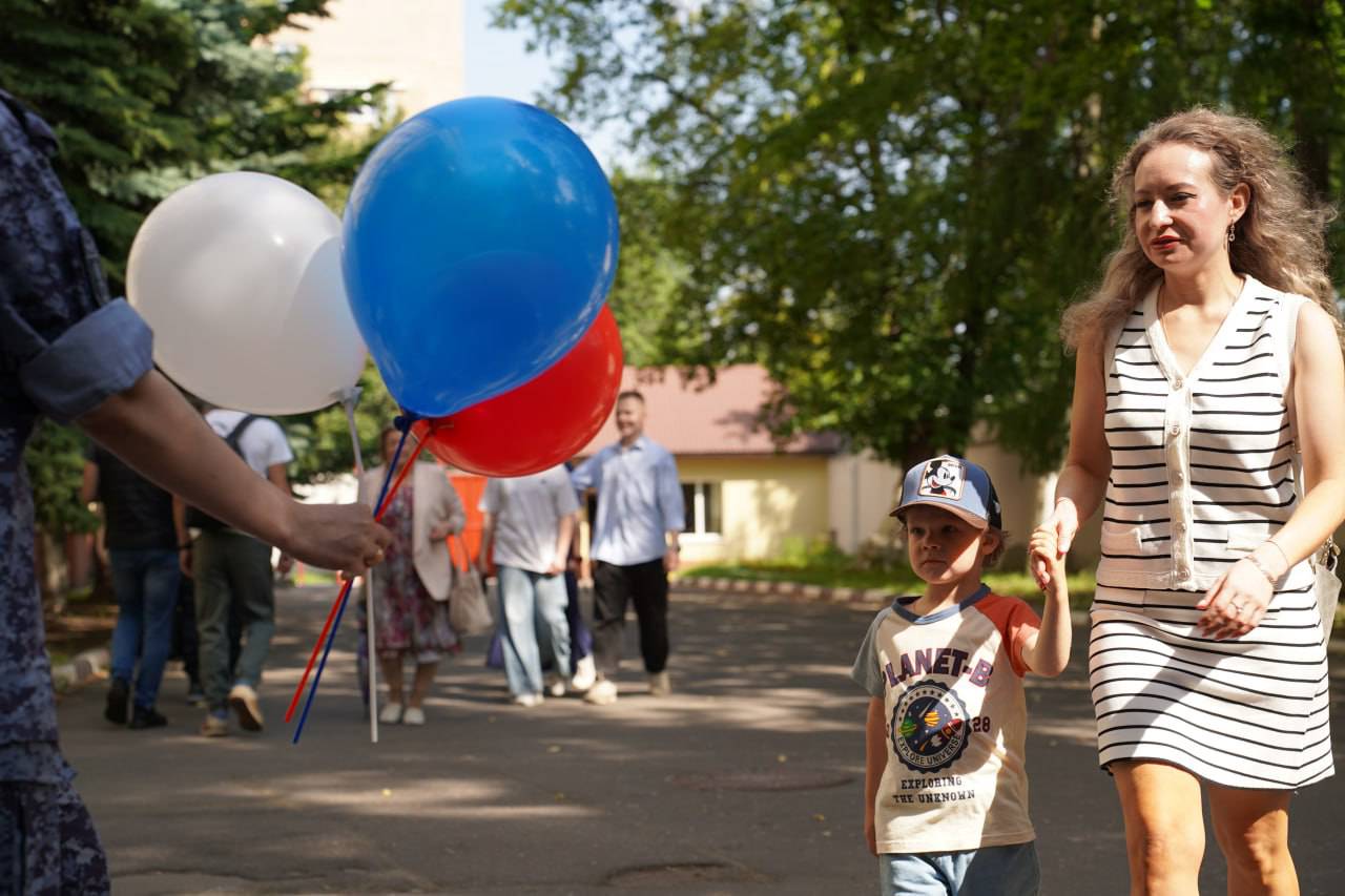 Московские росгвардейцы провели праздничный концерт ко Дню семьи, любви и верности. Фото: пресс-служба Росгвардии
