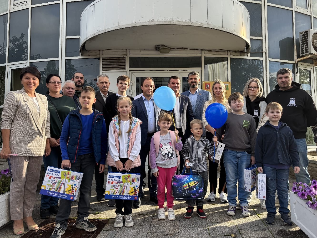 Жители Москворечья-Сабурова приняли участие в акции «Собери ребенка в школу». Фото: страница управы района Москворечье-Сабурово в социальных сетях.