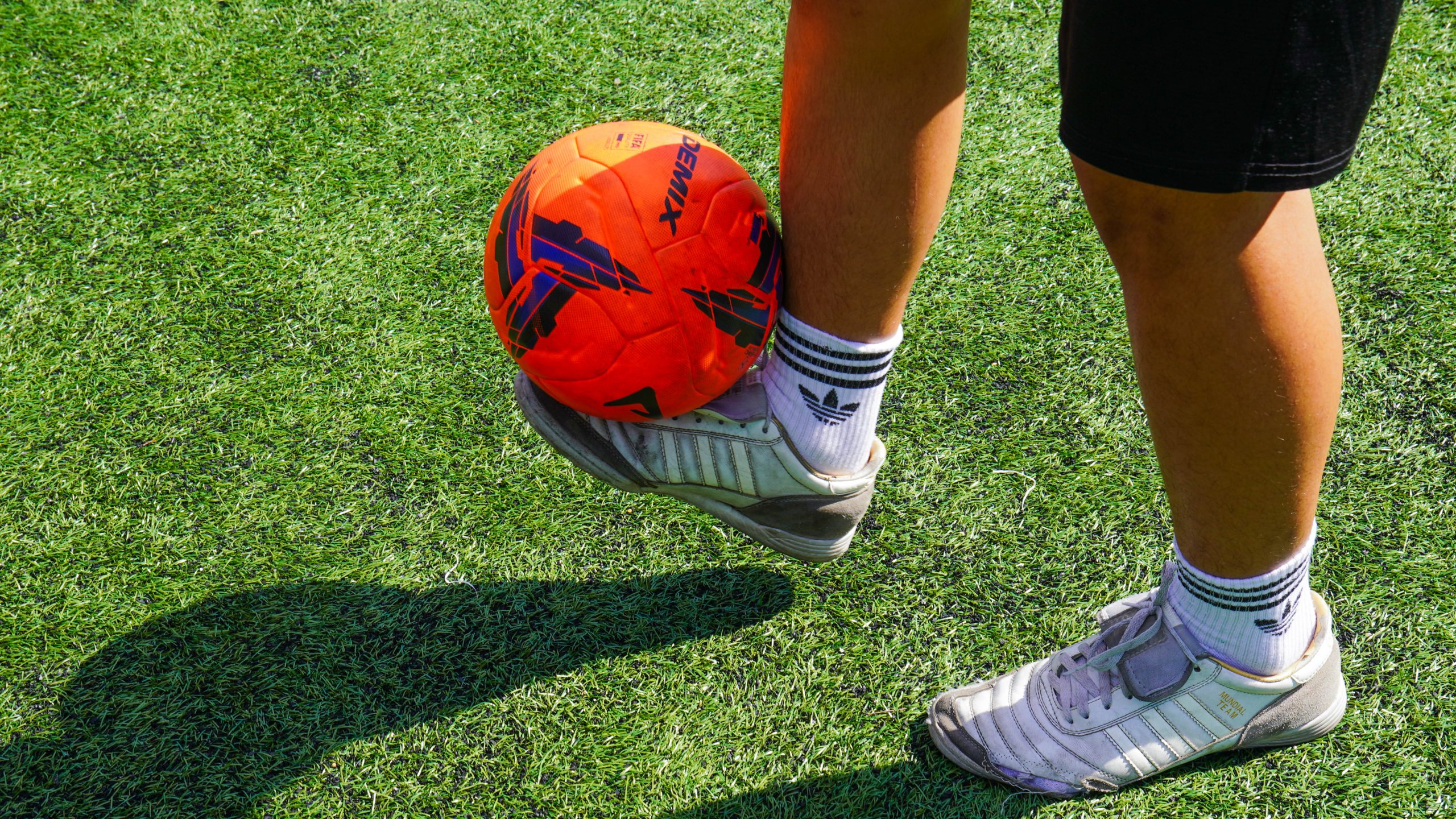 Сотрудники ОКЦ ЮАО проведут товарищеский футбольный матч. Фото: Ксения Догонашева, «Вечерняя Москва»