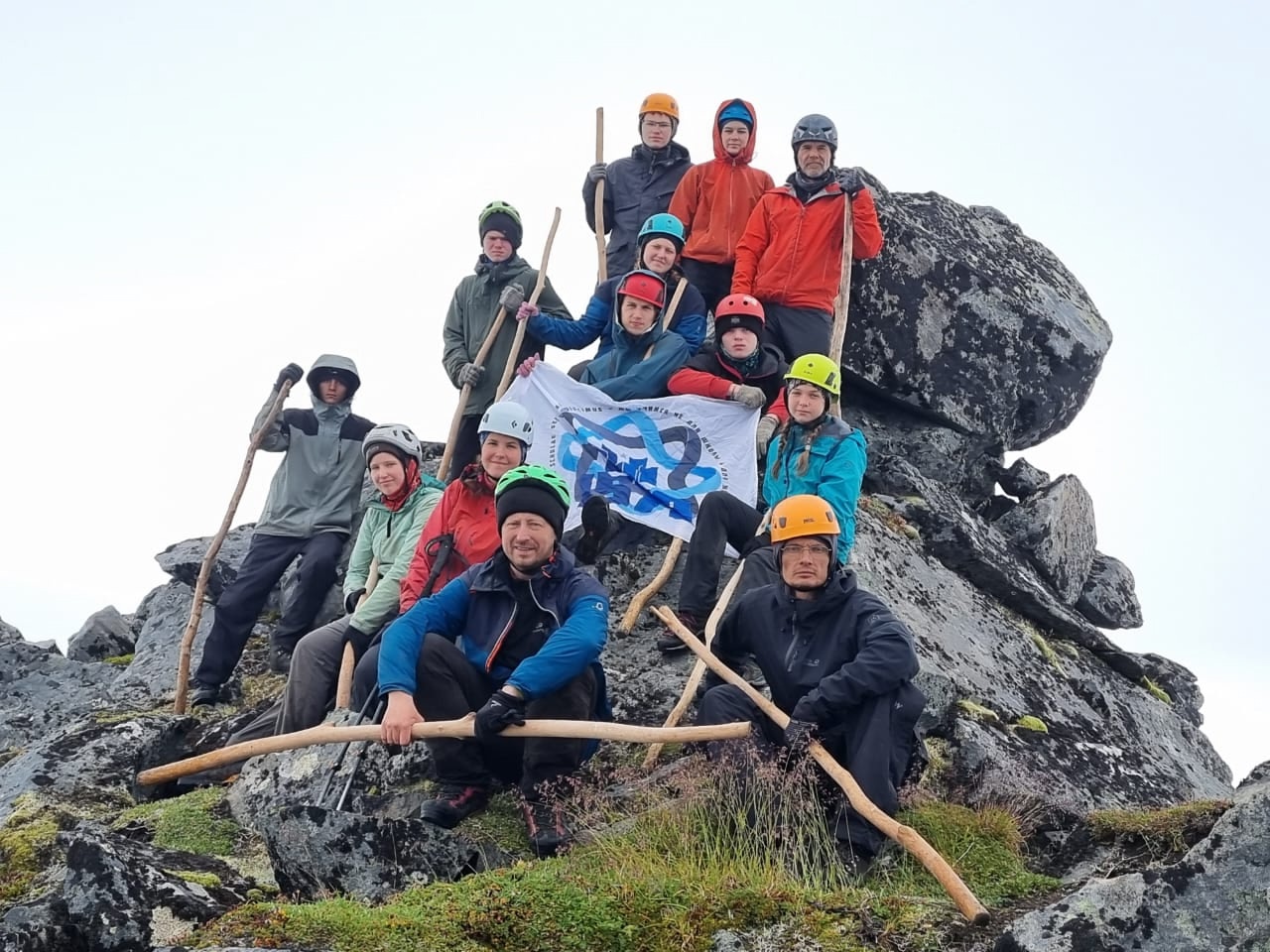 Участники туристического клуба школы №1579 совершили подход по Камчатке. Фото: страница школы №1579 в социальных сетях