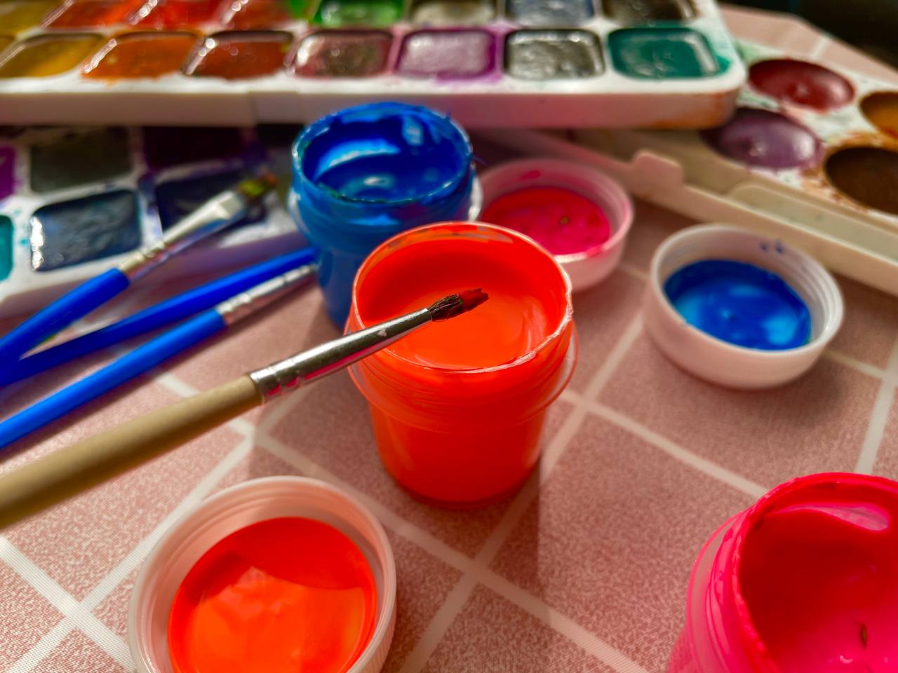 Представители студии «Я рисую» проведут мастер-класс по живописи в ДК «Загорье». Фото: Татьяна Петрыкина, «Вечерняя Москва»