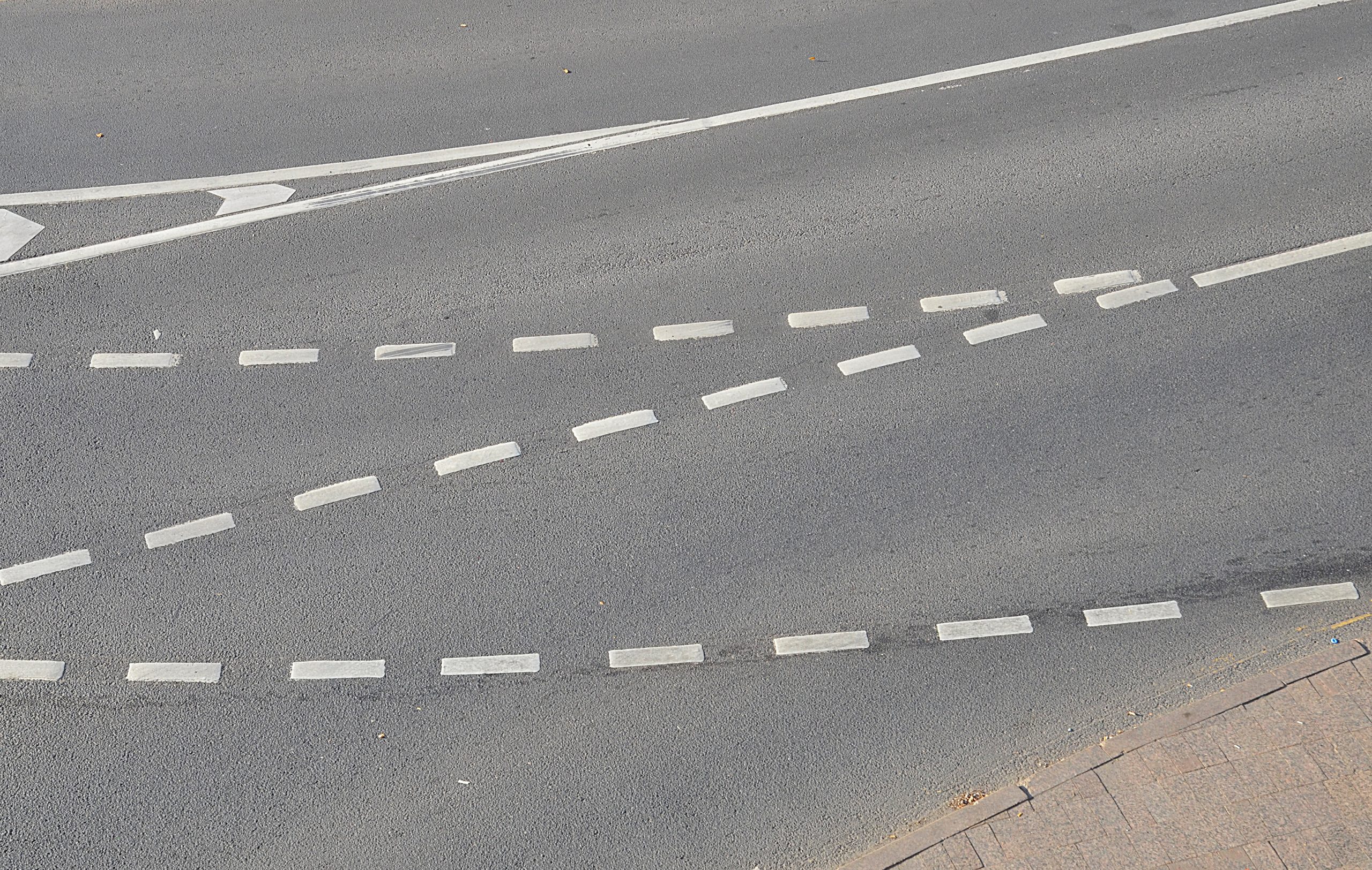 Пропускная способность перекрестка в Москворечье-Сабурове увеличилась в результате переразметки дорог и перенастройки светофора. Фото: Анна Быкова, «Вечерняя Москва»