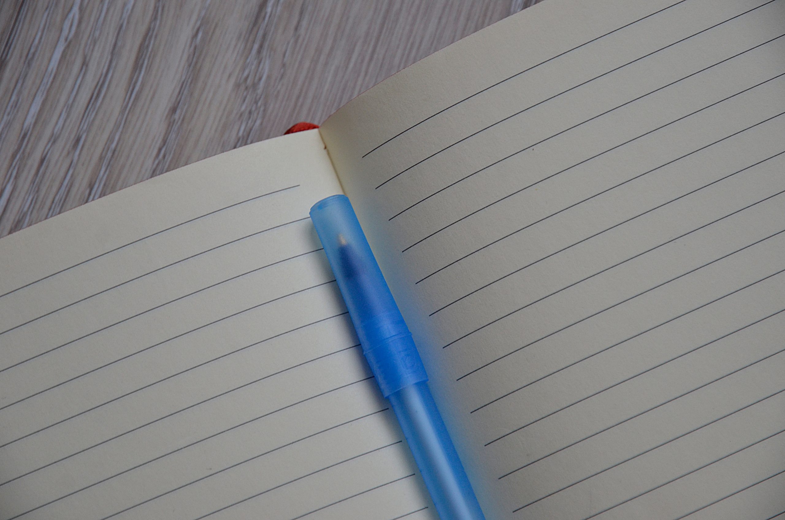 Сотрудники КЦ «Загорье» организуют детский мастер-класс. Фото: Анна Быкова, «Вечерняя Москва»