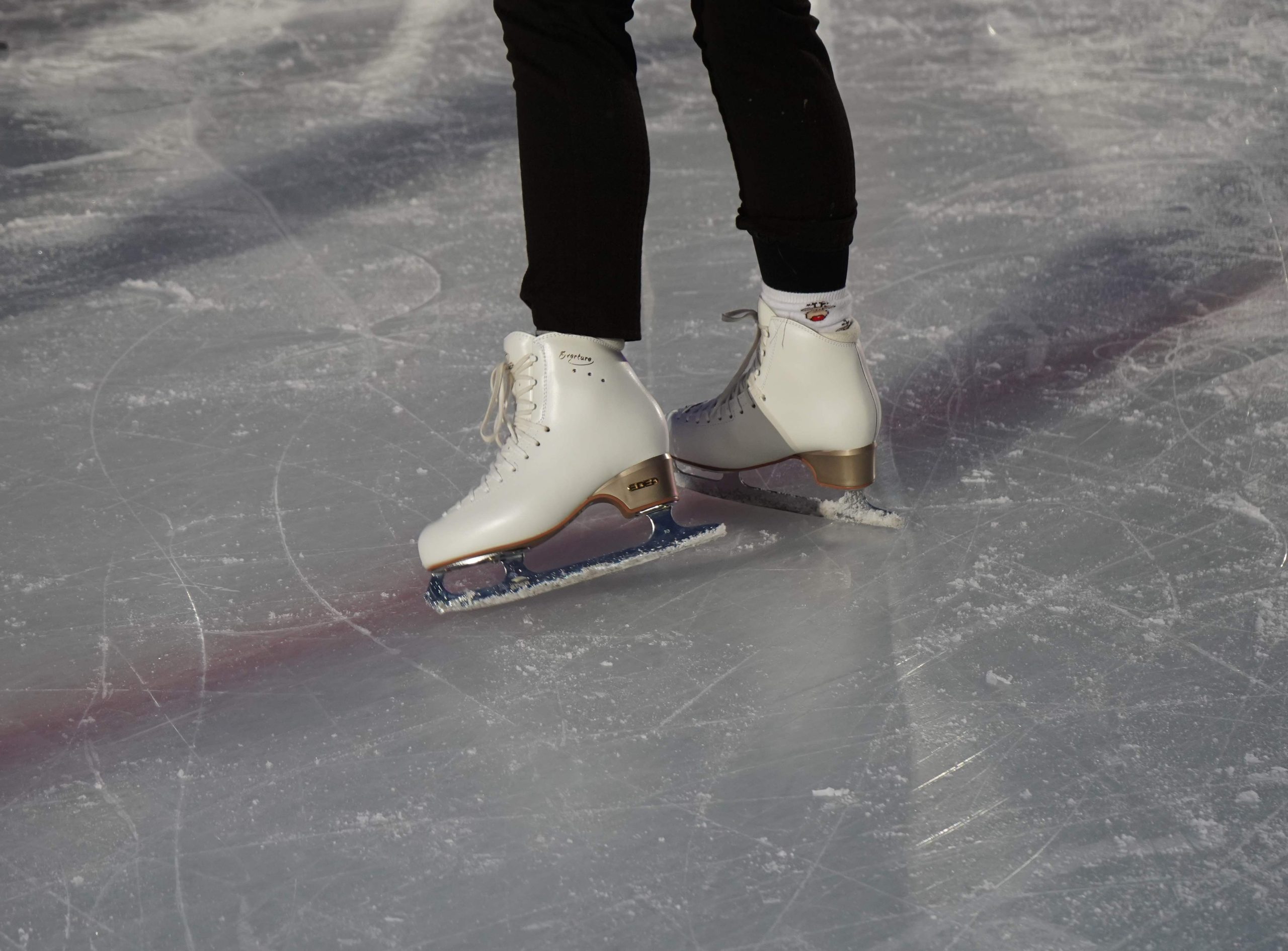 Открытые тренировки по катанию на коньках проводят в Москворечье-Сабурове. Фото: Анна Быкова, «Вечерняя Москва»